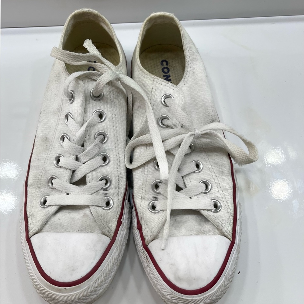 Low top white converse